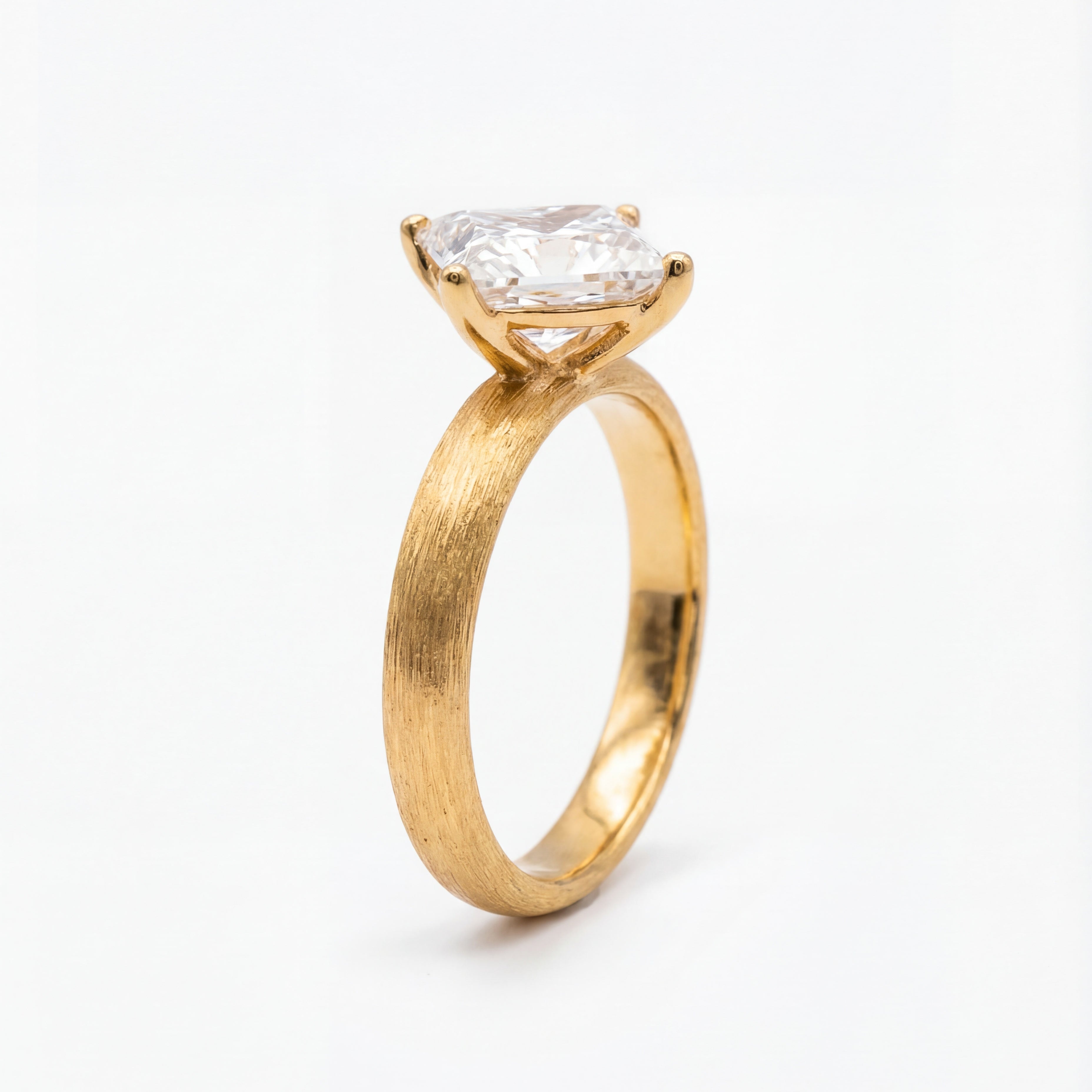 The Vow｜ An engagement ring and wedding band built to find each other perfectly